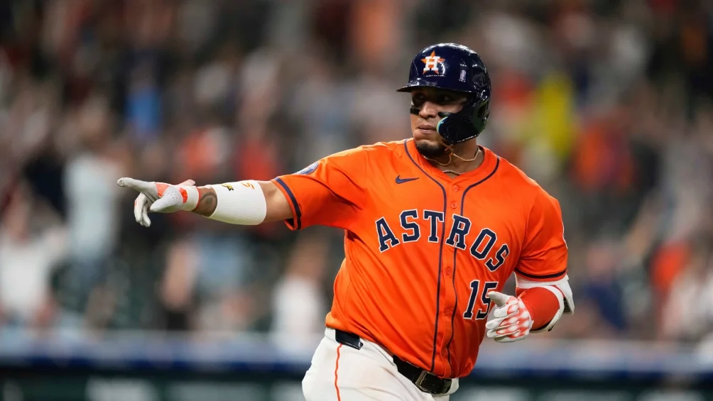  Paredes conecta jonrón en la novena y Astros vencen 2-1 a Royals