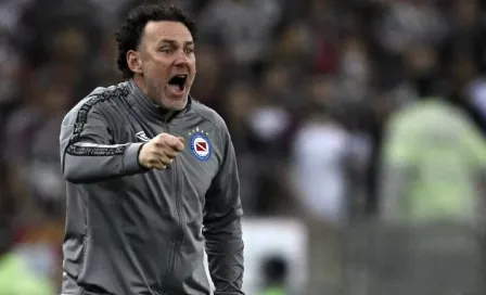 Prensa argentina se burla por posible llegada de Milito a Chivas: "Los mexicanos no aprenden"