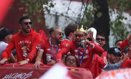 Jugadores de Toluca festejan con 'beso grupal' el campeonato